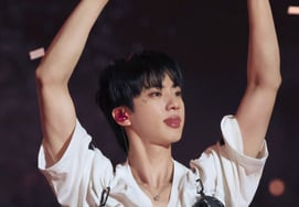 'BIENVENIDOS A LA CIUDAD DE JIN': BTS Jin, también 'rey del visual' en el concierto de Las Vegas.. 'gusto para los oídos' con un directo sólido