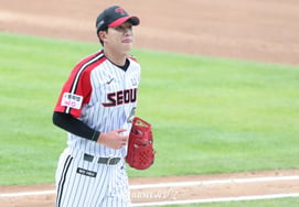 'Hanwha·KIA·NC solo permanecen sin cambios': LG Lee Sang-young, tras dos días de ascenso, regresa a la segunda división... 'Dolor lumbar'. Lotte: 9 jugadores, incluido inversor extranjero, dados de baja de la primera división