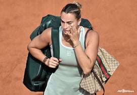 World No. 1 Arina Sabalenka, who previously sparked controversy with her 'sheer' outfit, now faces another controversy over a 'luxury handbag on the court' → WTA launches investigation for rule violation
