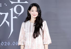シン・ミナ、結婚後初の映画『瞳』 [★フォト]