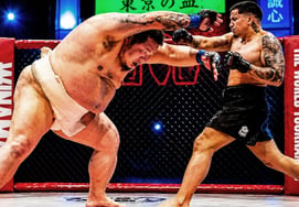 'Impacto': el monstruo de 181 cm y 189 kg aplastó al 'boxeador invicto' sin dejarlo respirar "No se mueve..." el mundo se escandaliza