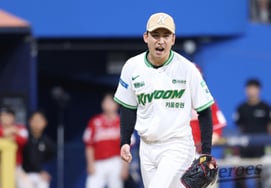 «Derrota por jonrón de sacrificio en el último inning que impactó a LG»: el cuerpo de mando ya lo había «olvidado» y alentó a ese lanzador, y ahora, con el mejor lanzador de la KBO al frente, reinician [en el lugar de Gochok]