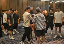 В то утро после выхода «KBO номер 1» он сказал: «Моей мечтой было играть в Корее... Я обязательно выйду в корейский сериал" Как KIA горячо расстается с незнакомцем из Азии