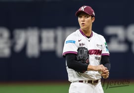 'Oops' An Woo-jin's unexpected 'post-4th inning' sudden substitution. What happened? → Manager reveals future pitching plans