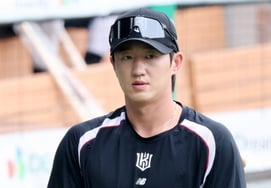 [Foto] Kim Min-hyeok: «He decidido el estilo de bateo de doble espada»