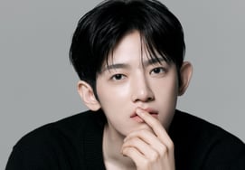 El actor Park Si-woo funda la compañía creativa 'INUFF (Inuff)'.. Pasos firmes de una generación de 20 años