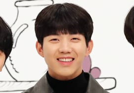 "No Comment" as Daesix's Do-un linked to dating rumors with younger sister of 'ulzzang' influencer Yoo Hye-ju → Heated debates in SNS comments [Star Issue]