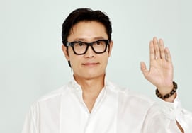 Lee Byung-hun asiste al 'Chanel Show' [★FOTO]