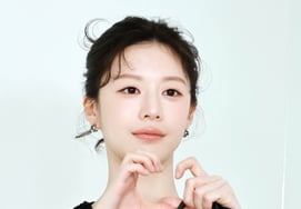 Go Yoon-jung 'Clear and Beautiful Beauty' [★Photo]