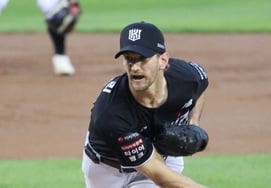 [Photo] Boesiri 'Quick decision as rain falls'