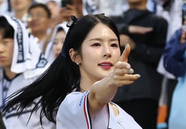 [Photo] Park Gi-ryang "Advance, Hurry"