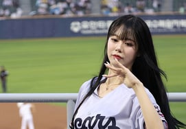 [Chụp ảnh] "Juyeji: Ướt hết rồi, super rookie."