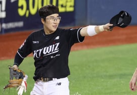 [Foto] Heo Kyung-min: «¡La defensa de Hyun-soo fue espectacular!»