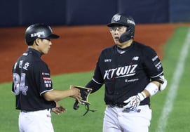 [Photo] Heo Kyeong-min adds two RBIs; "At this point, it's a clutch hit"