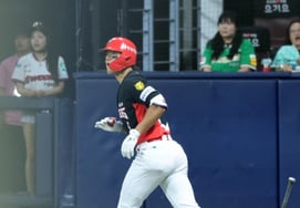 [Photo] "What a pity" Kim Do-young hits a bases-loaded, three-RBI double