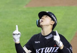'4.8 billion won is not a waste' Choi Won-jun, who topped the batting average, says, "A meaningful game with my first multi-home run" [Jamsil]