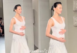 'Icove♥' Choi So-ra, pregnant after seven years of marriage.. 'D-line' seen patting her belly on the runway [Star Issue]