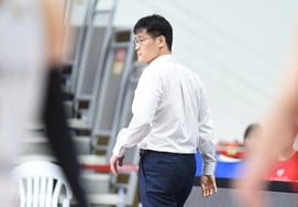 Вы проиграете, если встретитесь с Университетом Ёнсе? Теперь это старая поговорка... "Уже 4 поражения" трясущаяся престижная награда университетского баскетбола