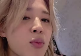 BTSのジミン、キス動画を公開..激しい愛情表現に幸せな笑顔