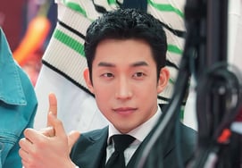 '炊事兵'のイサン、特出したと言われていたのに..ダンスまで完璧にこなす「練習に没頭」