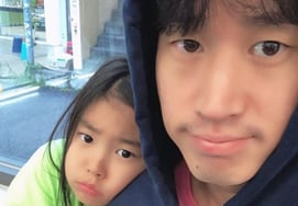 Con gái của Tablo: "Tôi không thể tin được, nhưng cô ấy đang chuẩn bị cho kỳ thi SAT"