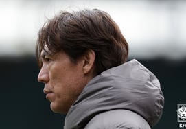 "Coach Hong Myung-bo ignored by his own fans... departs without a send-off ceremony" Mexican media analyzes South Korea