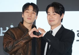 Đạo diễn Park Hae Soo, Lee Hee Jun, Jung Moon Sung áp đảo diễn xuất trong phim 'Con bù nhìn'hầu như không có NG " [Phỏng vấn ②]