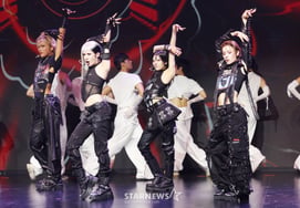 EXSLVRB, Their Infinite Charm on Display [★Photo]