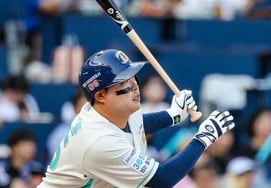 '0:1→1:1→1:2→3:2→3:4→4:4' After a fierce battle, NC's Kwon Hee-dong hit the season's first home run to secure a 6-4 victory over Hanwha [Changwon On-site Review]