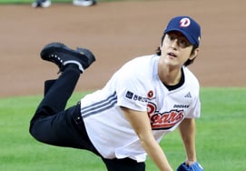 [Photo] Doosan die-hard fan Kwon Yul, "Like Every Day's Bright Battle"