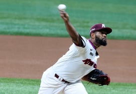 [Foto] 'Batalla de uñas': Alcantara de Kiwoom logra victoria