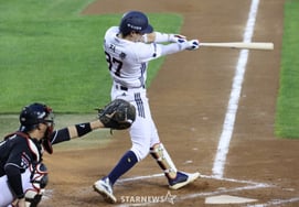 [フォト] パク・ジフン「高いボールを逃さない」