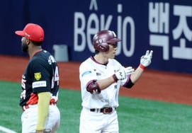 [フォト] '1回裏の先頭打者安打' ソ・ゴンチャン