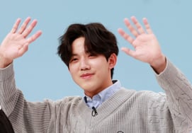 "Day6 Won't Disappear," Do-won Reassures Fans... Remains Silent on Marriage Rumors with Yu Ji-yu [Star Issue]