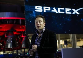 Илон Маск возобновил слухи о слиянии Tesla-SpaceX... Рождение супер-большой технологии на 3 триллиона долларов?