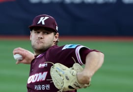 'Rosenberg Contract Extension' Kiwoom Buys Time for Wilds' Buildup! Manager Says, "He Will Start Pitching in Futures League → His Physical Condition Will Improve"