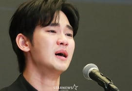 Kim Soo-hyun, "Counterattack has begun... '300 billion won in damages' claimed against Kim Se-se" [Star Issue]