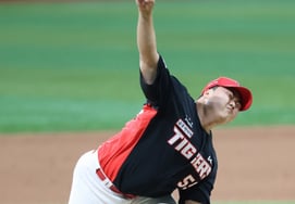 [Photo] Han Jae-seung delivers a 'two-pitcher-style' performance