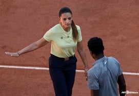 "女No es justo, ¡debería ser un hombre quien arbitre!" Tras su eliminación en el Abierto de Francia, estalla la polémica por el 'sexismo' → riesgo de multa