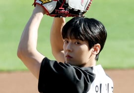 [Photo] BTOB's Lee Min-hyeok, cutting through the light
