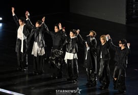 BTS, North American 5-City Tour Generates 114.5 Billion Won in Revenue [Star Issue]