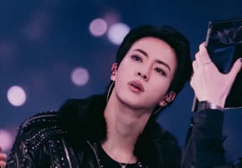防弹少年团JIN，连续25次登上ONE PICK排行榜榜首...'像谎言一样完美的明星'
