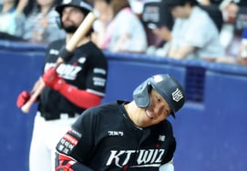 [Foto] «¡Eso ha entrado! ¡También me sorprende!» Jonrón solitario de Kim Hyun-su en el inicio de la séptima entrada