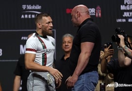 "¿Por qué vigilar a Francis Ngannou, quien ya se fue?" El presidente de la UFC, furioso por la controversia sobre el momento del anuncio del regreso de McGregor: "Absurdo, solo es una teoría de la conspiración"