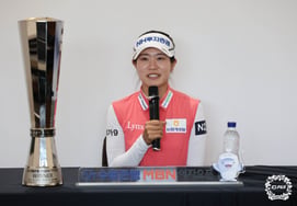 '通算20勝の大記録' パク・ミンジ、MBN女子オープン優勝 "今後の目標は···"