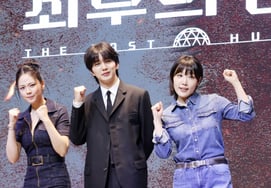 『最後の人類』ユ・スンホ「私は普通の人間」..ビビ「顔が美しいですね」笑い
