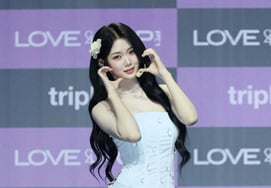 トリプルエスのコン・ユビン「魅力的な美貌」 [★フォト]