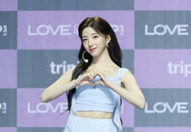 Triple S朴素贤 '可爱的手Heart' [★照片]