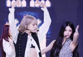 MEOVV's 'Extraordinary Performance' [★Photo]