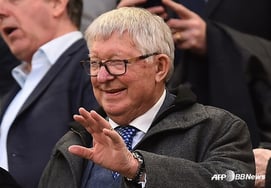 Ferguson cũng nói rằng "Arsenal chán quá" 24% thị phần + phạm vi thực tế của bóng đá Tenback "chỉ có PSG là chơi bóng đá"